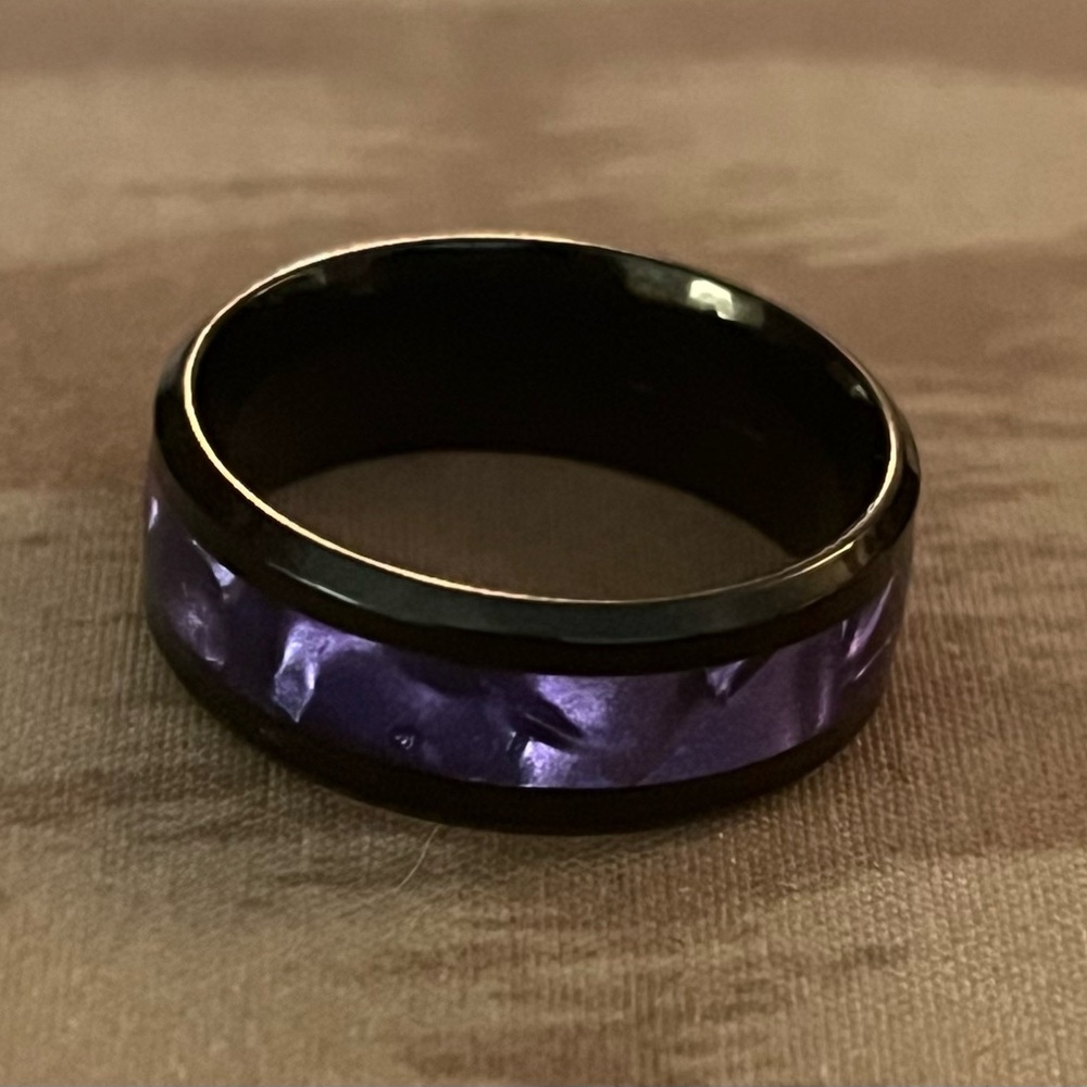 🆕Men’s wedding band. Size 9. Black and purple. NIB.